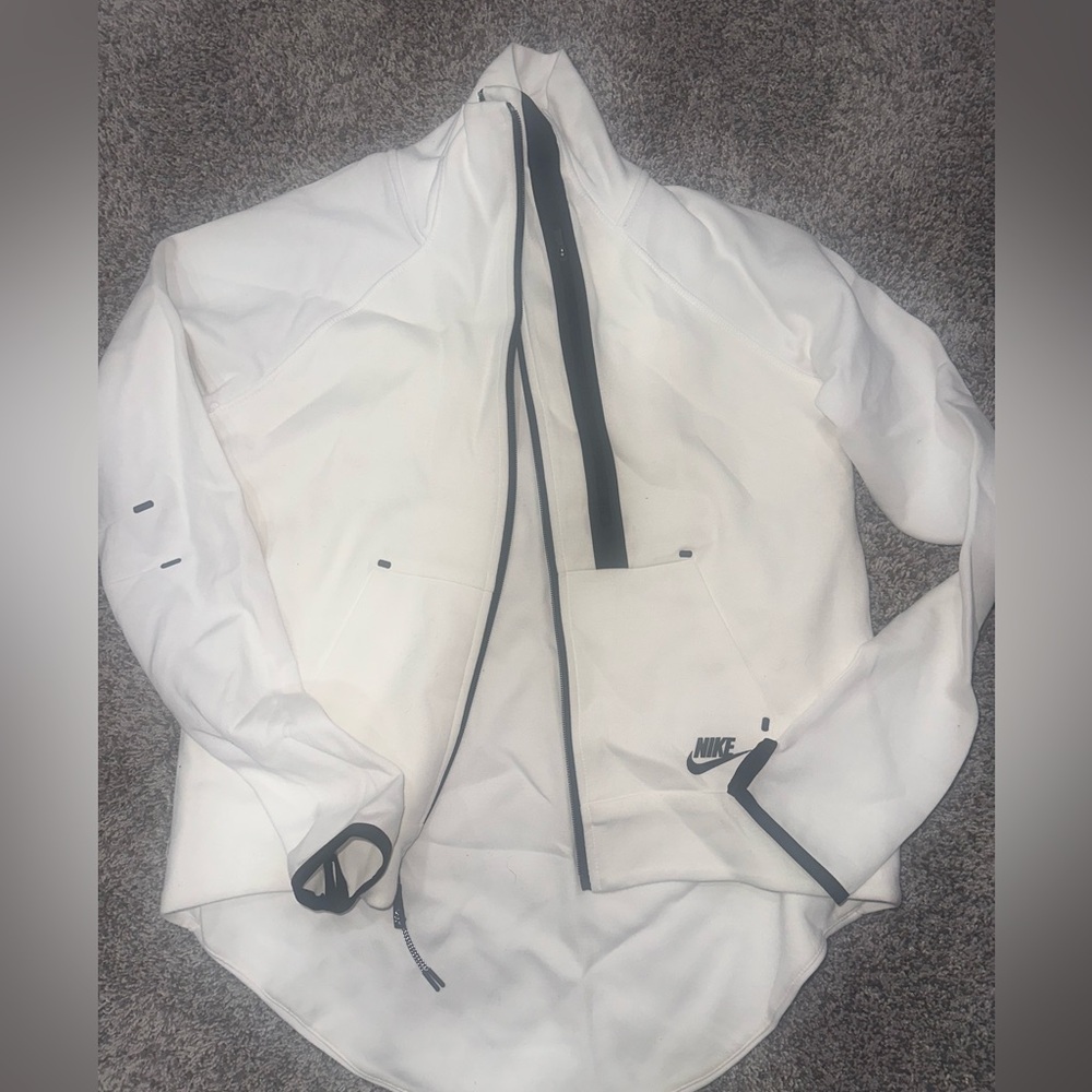 women nike tech top